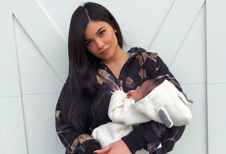 Kylie Jenner novom fotografijom pokazala frizuru svoje petomjesečne kćeri